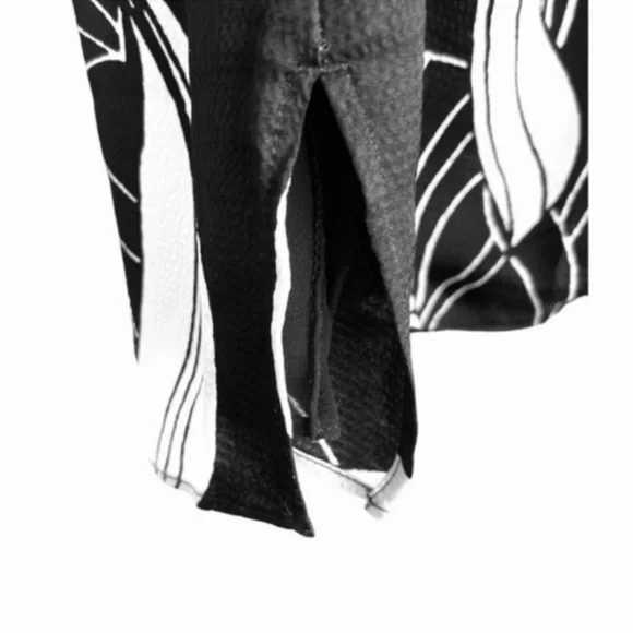 NEW WHBM Sleeveless Blouse V-neck Bold Magnolia Floral Black White Size XS - Picture 12 of 14